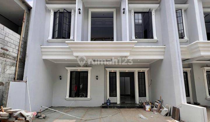 Brand New Rumah American Classic 3 Lantai Plus Rooftop Jagakarsa  1