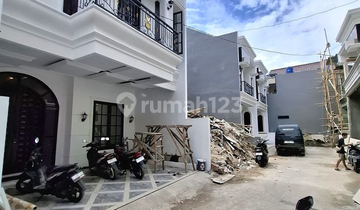 Rumah Mewah 2,5 Lantai Rooftop Di Clusterarea Strategis Jagakarsa 2