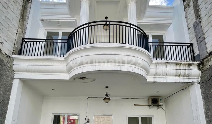 Rumah Classic di Cluster Harga Ekonomis Dekat Tol di Jagakarsa Rumah Classic di Cluster Harga Ekonomis Dekat Tol di Jagakarsa