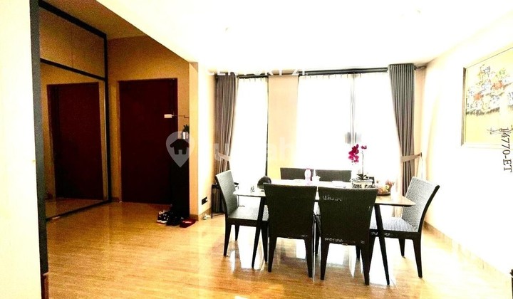 Dijual Rumah Keren dan Cantik Semi Furnish di Kebayoran Bintaro 2