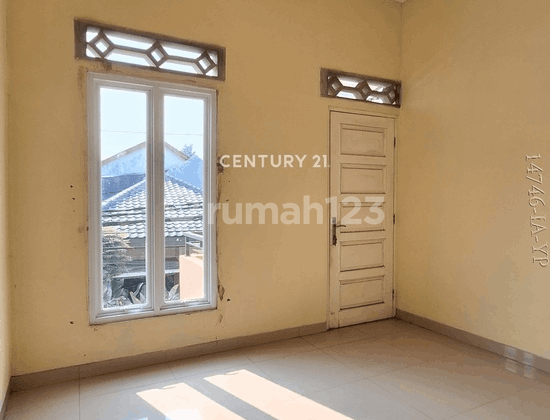 Rumah Nyaman Hook Depan Taman Dijual di Pondok Pucung 2