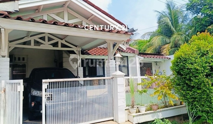 House for Sale, Comfortable and Green Near the Station in Bintaro