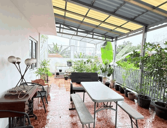 For Sale: House with Large Land in a Strategic Location Near Tanah Kusir 2