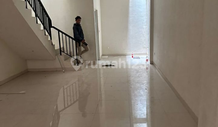 Green Lake City Shop House | Size 4.5 x 26 | 3.5 Floors | IDR 170M/year Negotiable Green Lake City Shop House | Size 4.5 x 26 | 3.5 Floors | IDR 170M/year Negotiable