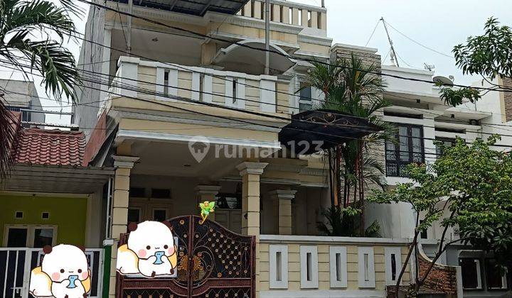 Rumah Gede 3 Lantai di Boulevard Hijau Udh Semi Furnish 72612 Er 1