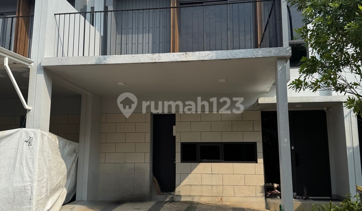 Strategic Access House in Metland Menteng with Attic Room Ready to Occupy 73410 DK/RN Strategic Access House in Metland Menteng with Attic Room Ready to Occupy 73410 DK/RN