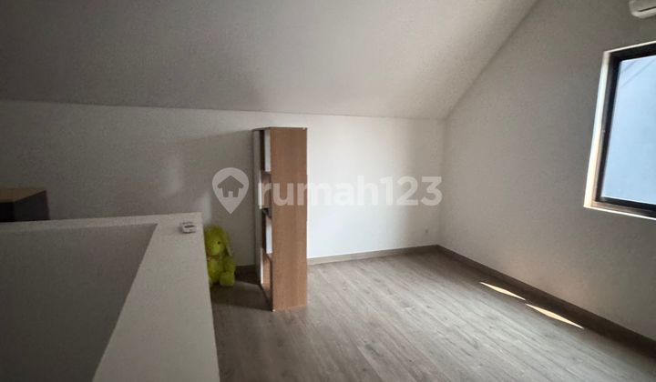 Strategic Access House in Metland Menteng with Attic Room Ready to Occupy 73410 DK/RN Strategic Access House in Metland Menteng with Attic Room Ready to Occupy 73410 DK/RN