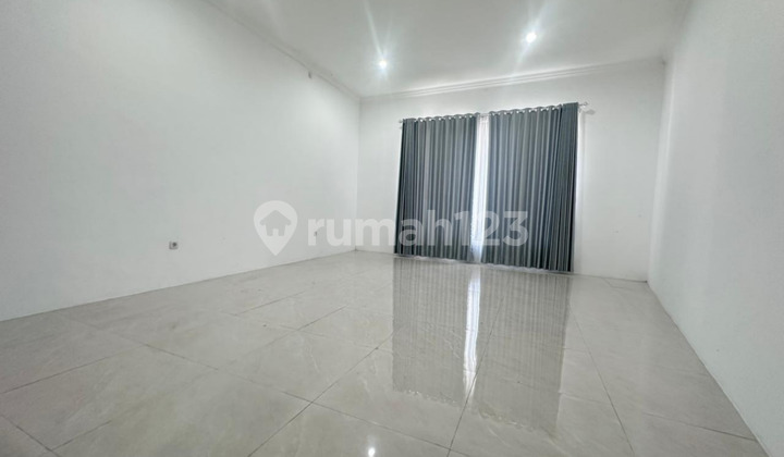 Rumah Modern 2 Lantai Disewakan di Gilingan Banjarsari 2