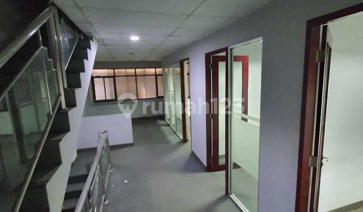 4-Story Shop House for Rent on Jl. Slamet Riyadi, Penumping, Solo 4-Story Shop House for Rent on Jl. Slamet Riyadi, Penumping, Solo