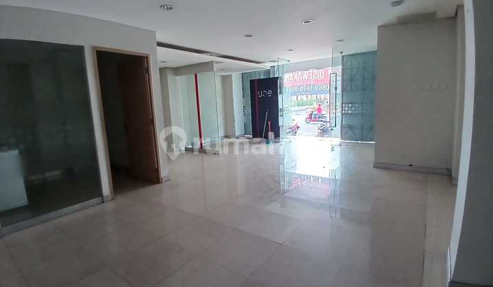 Shop House for Rent on Jl. S. Parman, Banjarsari, Surakarta - Strategic Location