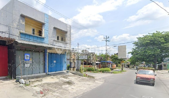 For Rent: Shop House on Jl. Letjend Sutoyo, Mojosongo 2