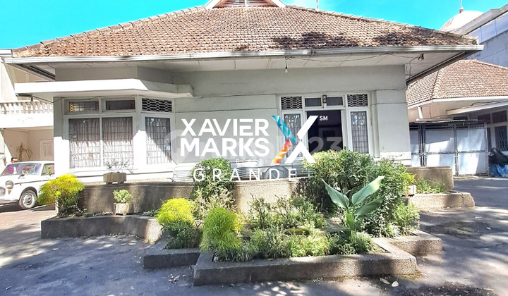 Rumah Klasik Kolonial di Jalan Besar Ijen Rumah Klasik Kolonial di Jalan Besar Ijen