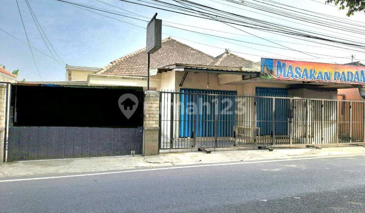 Main House for Sale + Boarding Rooms + Shop on the Main Road in Sawojajar
