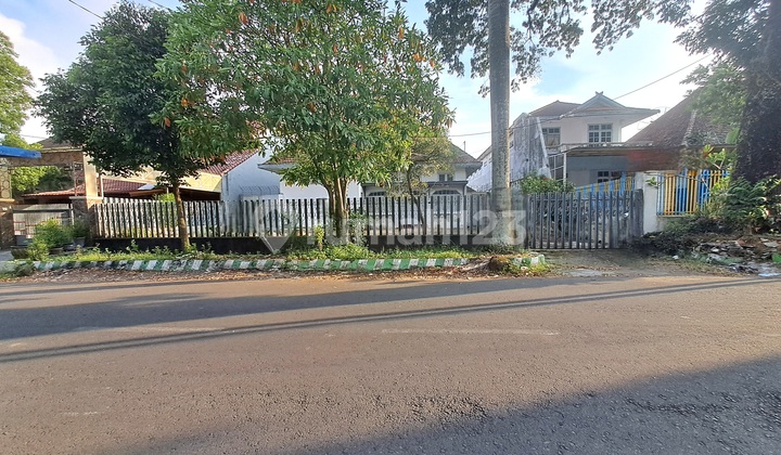 Rumah Klasik Kolonial di Jalan Welirang Kota Malang Rumah Klasik Kolonial di Jalan Welirang Kota Malang