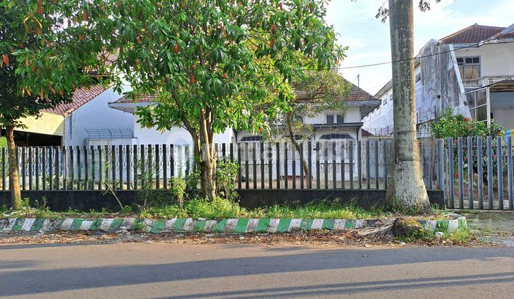 Rumah Klasik Kolonial di Jalan Welirang Kota Malang 2