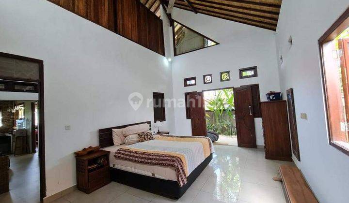 For sale beautiful  villa  Australia 450 meter from the beach 25