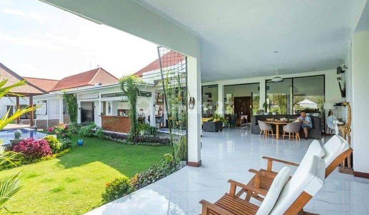 For sale luxury  villa with fantastic view and just walking distance to central lovina 2