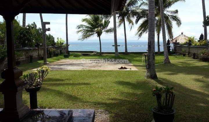 For sale villa beachfront  in candidase with good acces to the beach  2