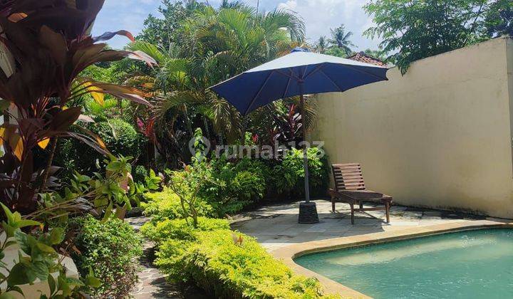 For sale villa 3 br  in central Lovina with traditional style house 1