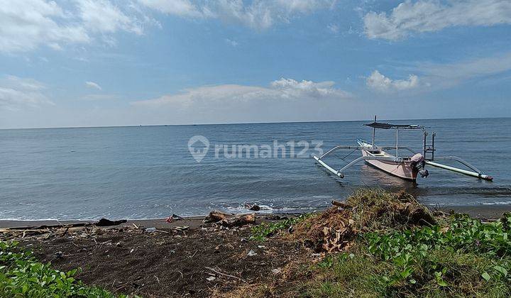 For sale Beach front land bonus old building in Lovina selling land only bonus building 2