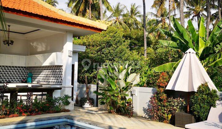 Beautiful 3 Br Villa In The Aspal Road And Just Walking Distance To The Beach