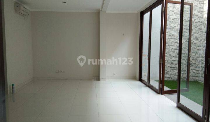 Disewakan Rumah Brand New Discovery Bintaro Sektor 7 3