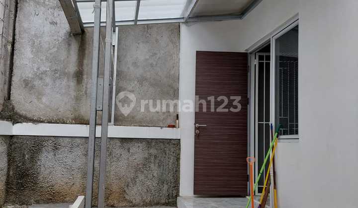 Disewakan Rumah Cantik 2 Lantai di Sawangan Depok 9