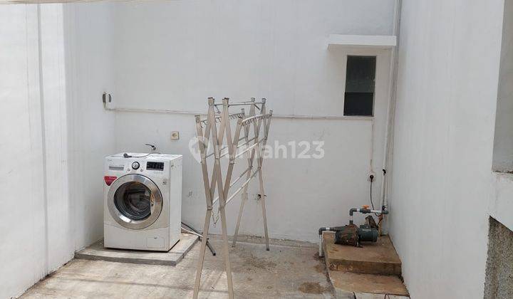 Disewakan Rumah Cantik 2 Lantai di Sawangan Depok 8