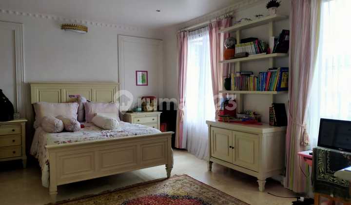 For Sale House in Menteng Bintaro with Pool For Sale House in Menteng Bintaro with Pool