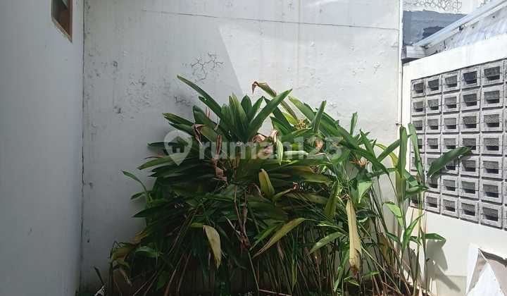 For Sale: Cheap House with Exclusive 3-Door Boarding House in Lebak Bulus