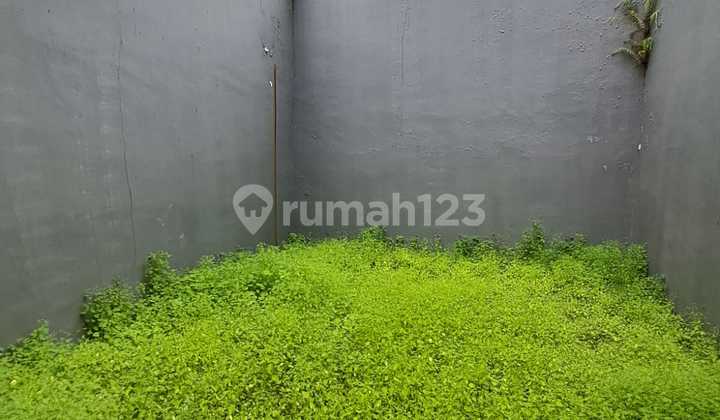 For Rent: Sawangan Shop House, Suitable for Offices and Other Businesses 1