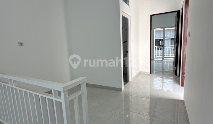 Jual Cepat Rumah Cantik 3 Lantai Dengan Luas 68 m2 di Duri kepa Kebon Jeruk Jakarta Barat