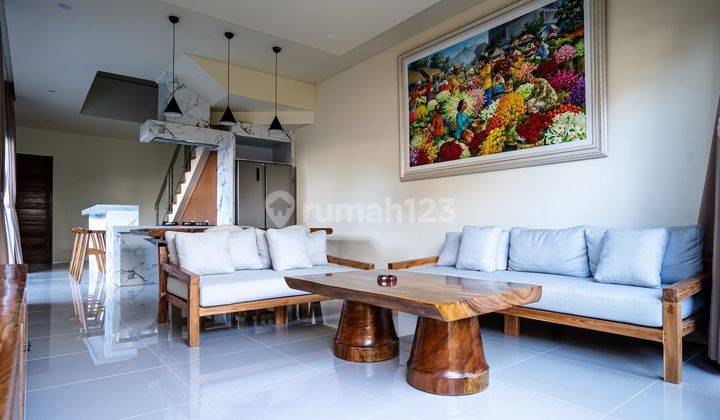 Villa Modern Tropical Lokasi Premium Dekat Pantai Jimbaran  2