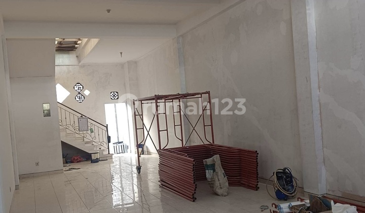 2-Storey Shop House Suitable for Business in Mahendradata Area, Denpasar 2