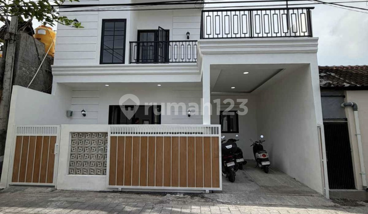 Rumah Baru Siap Huni Lokasi Strategis Dekat ke Renon