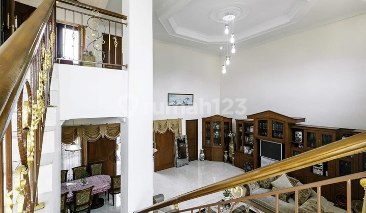 Rumah Mewah Old Money 5 Kamar Dekat ke Pantai Sanur Rumah Mewah Old Money 5 Kamar Dekat ke Pantai Sanur