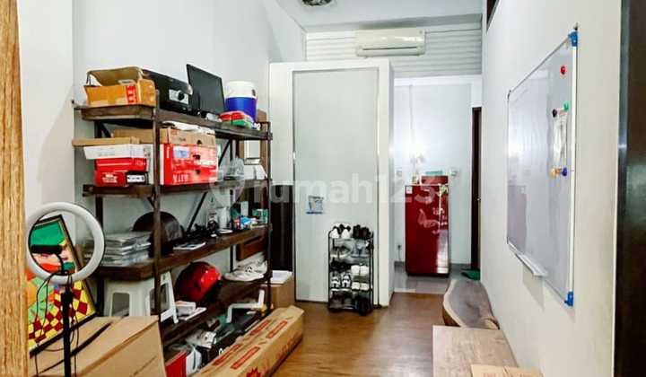 Elegant Shophouse on Main Road Renon at Puputan Renon Field, Jl. Raya Puputan, Sumerta Kelod, East Denpasar, Denpasar City, Bali, Indonesia, 80239, Renon