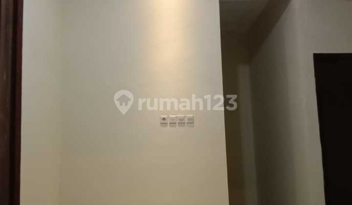 Rumah dijual di kota Depok sertifikat shm  3