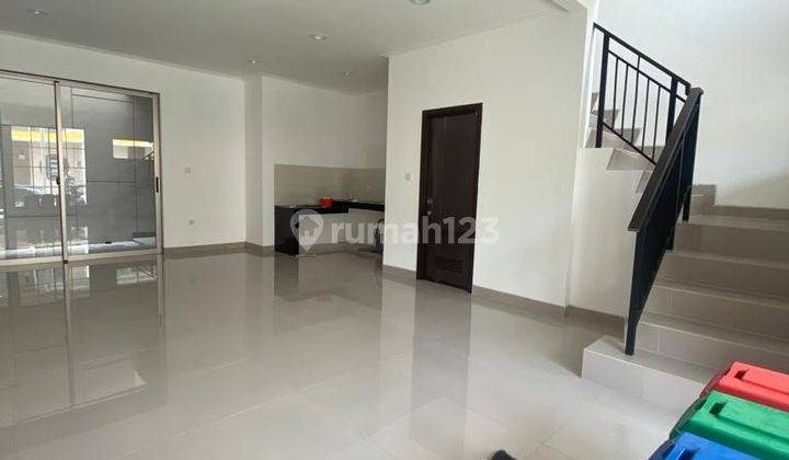 Disewakan Rumah Pik 2 ,uk 6 X 15 , 2lt . Semi Furnished  1