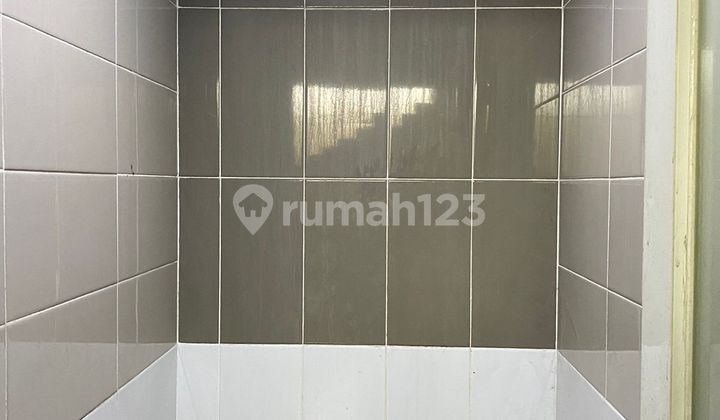 Dijual Cepat Bangunan Kantor di Jalan Raya Bekasi. 2