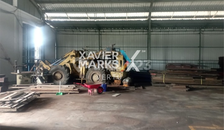 Gudang di Raya Margomulyo Surabaya