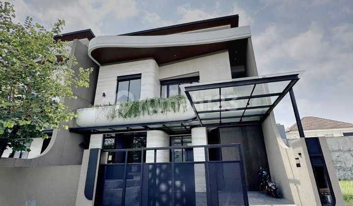 Rumah Baru Gress di Graha Family, Surabaya Barat