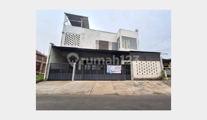 Affordable and Strategic Shophouse on Raya Dipomanggolo Araya Malang 2