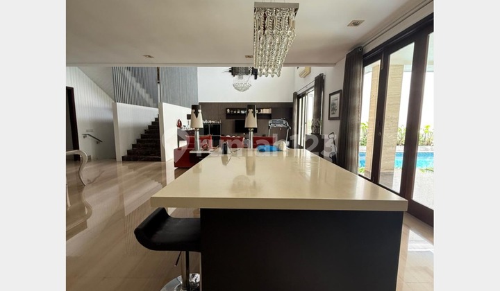 Rumah Bagus, Ada Kolam Renang di Graha Family, Surabaya