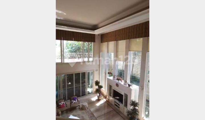 Rumah Bagus & Strategis di Pusat Kota Surabaya Rumah Bagus & Strategis di Pusat Kota Surabaya