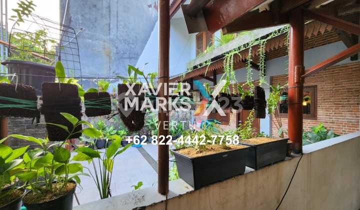 Rumah bagus, luas, strategis di Mayjend Sungkono, Surabaya  2