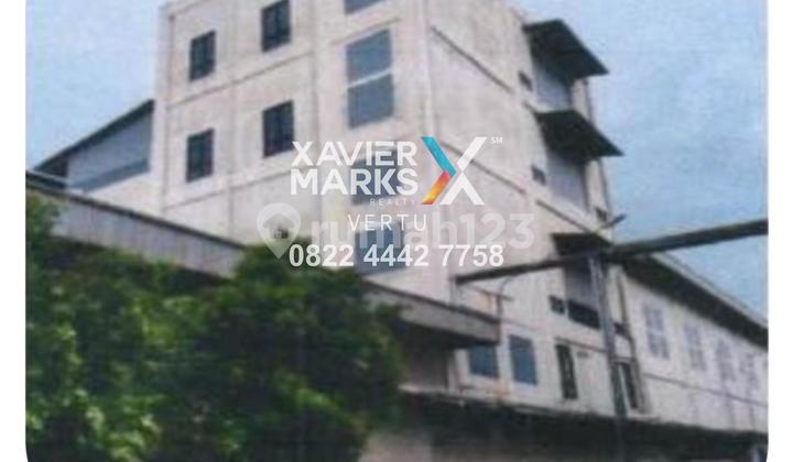 Strategic Plastic Factory in Tangerang: Well-Maintained and in Good Condition.