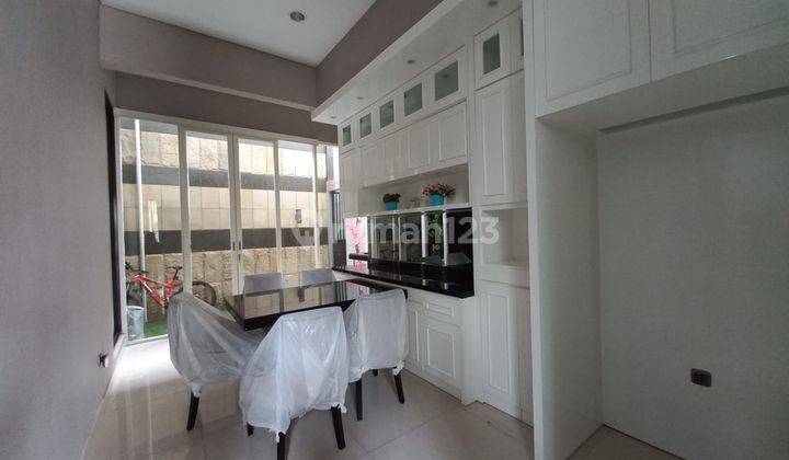 Disewakan Rumah Full Furnish Bagus Di Pakuwon Indah Mansion 4