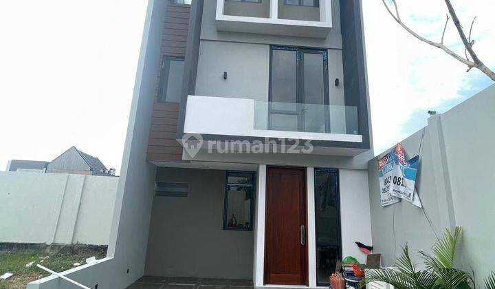 Jual Rumah Dian Istana 1.8 M 3 Lantai Furnish 1