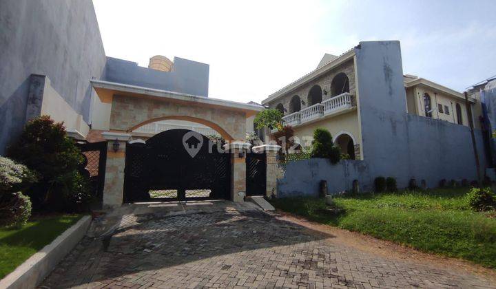 Rumah Klasik Latin di Pakuwon City Surabaya Timur 1